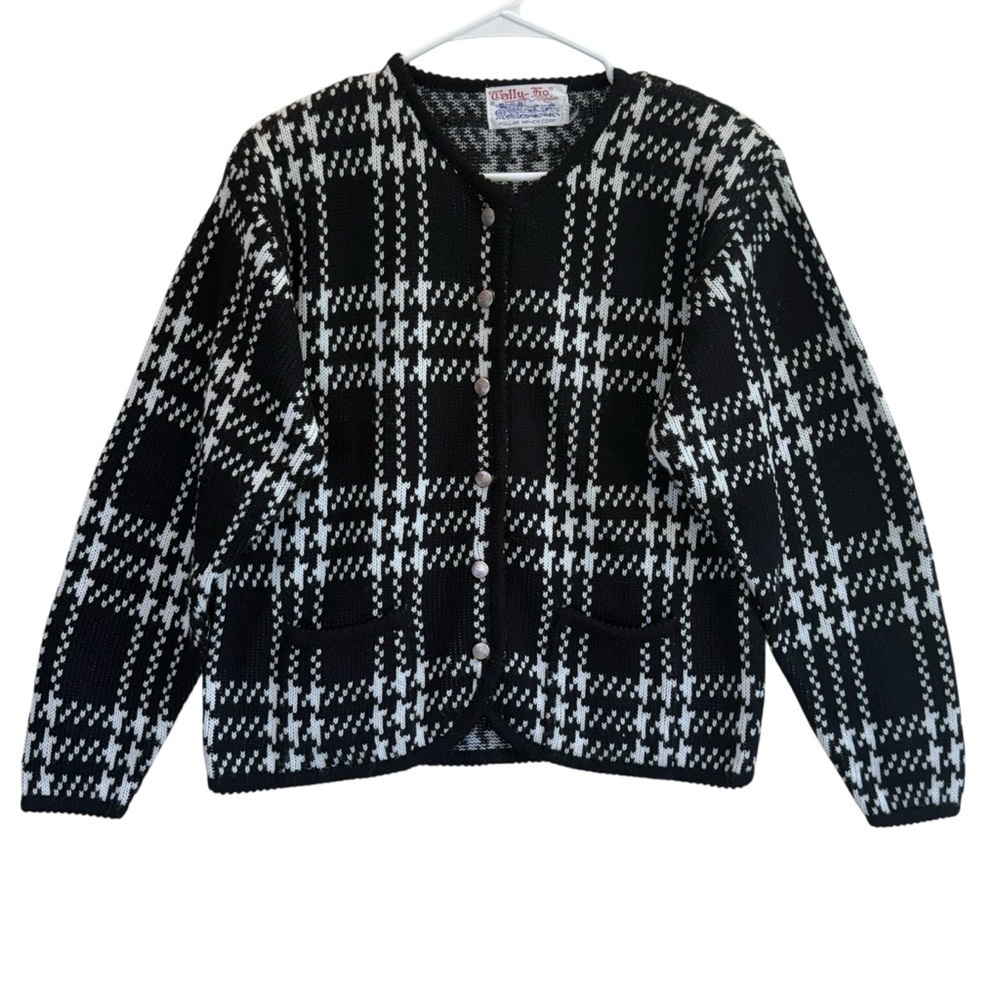Tally Ho Vintage Black and White Knit Sweater. Size L